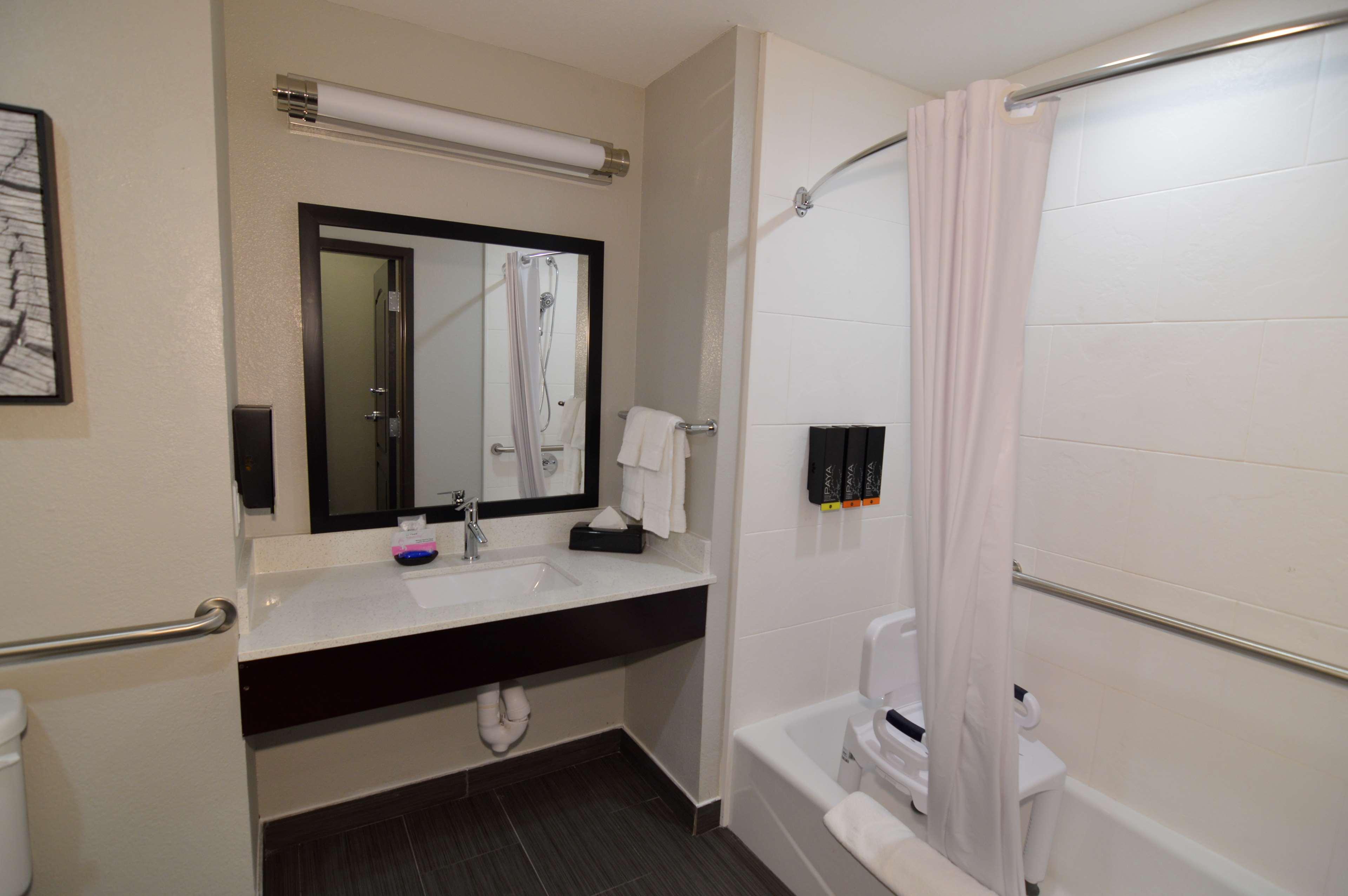 Best Western Plus Bay City Inn & Suites Ngoại thất bức ảnh