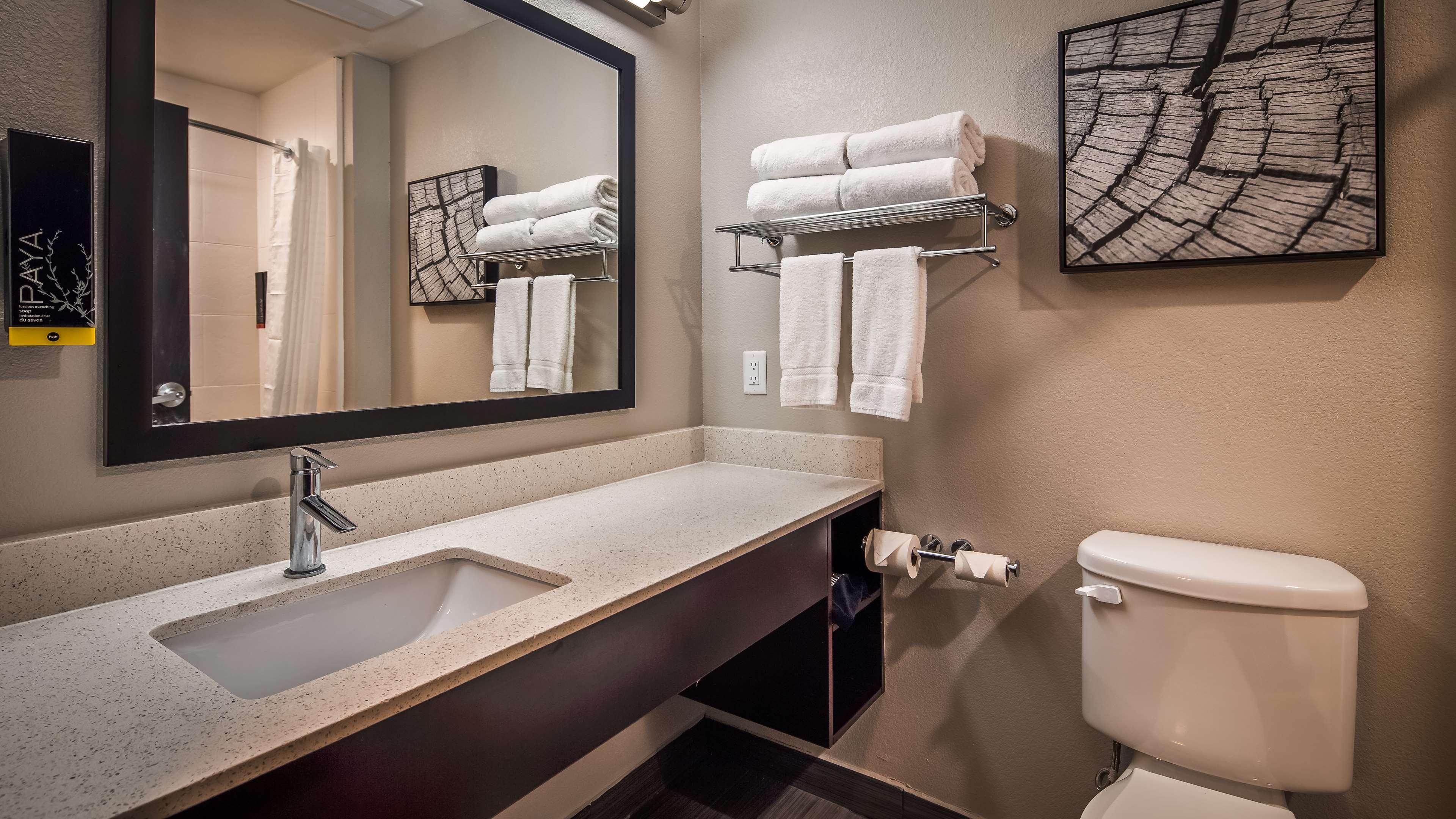 Best Western Plus Bay City Inn & Suites Ngoại thất bức ảnh