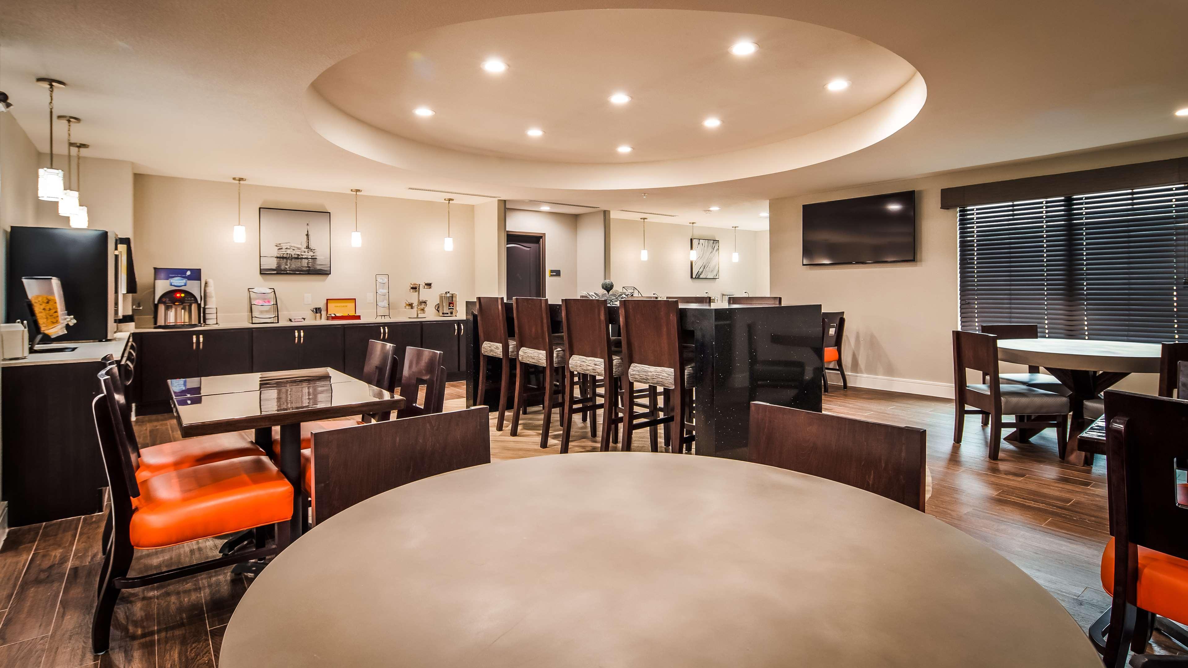 Best Western Plus Bay City Inn & Suites Ngoại thất bức ảnh