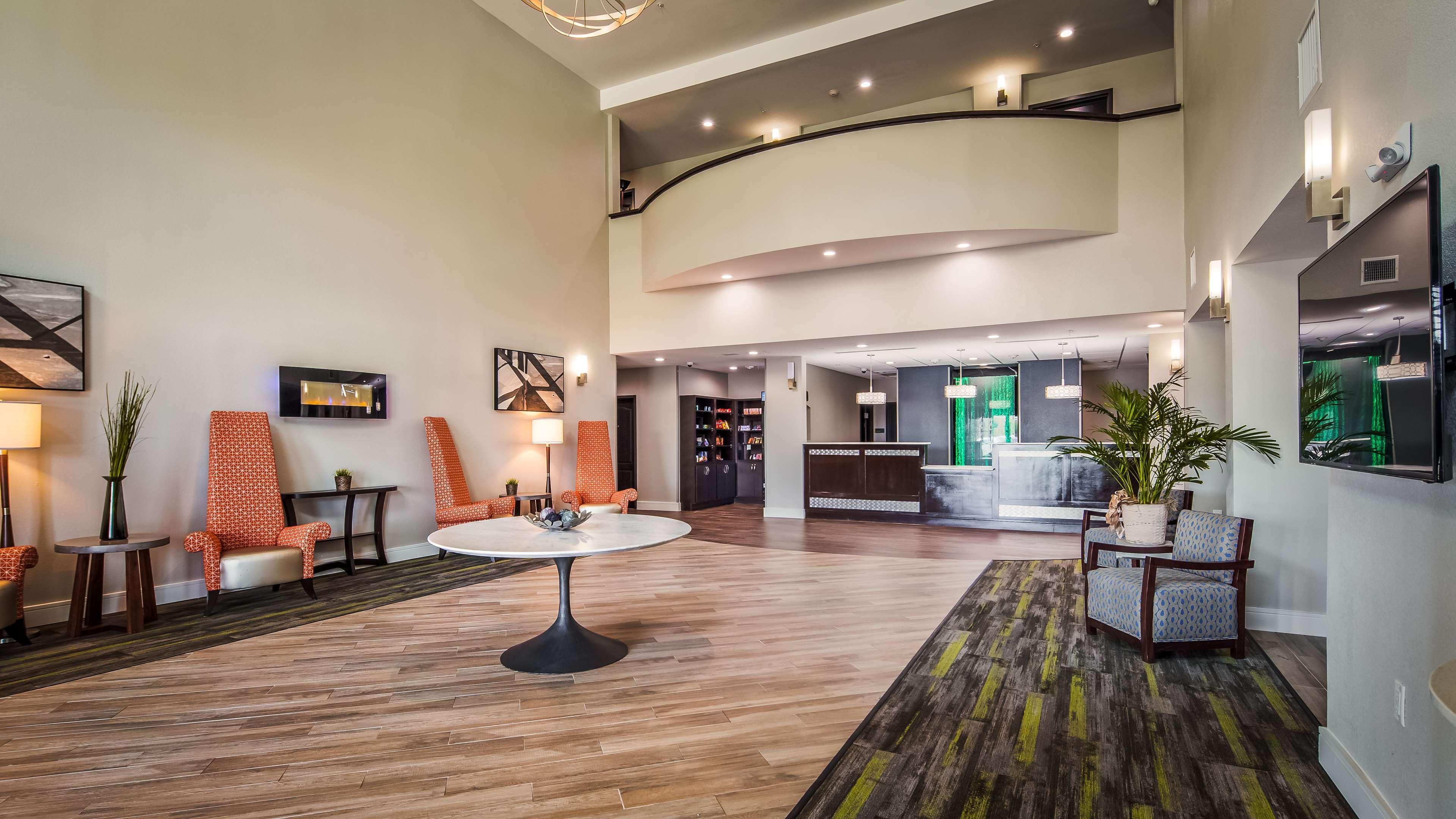 Best Western Plus Bay City Inn & Suites Ngoại thất bức ảnh