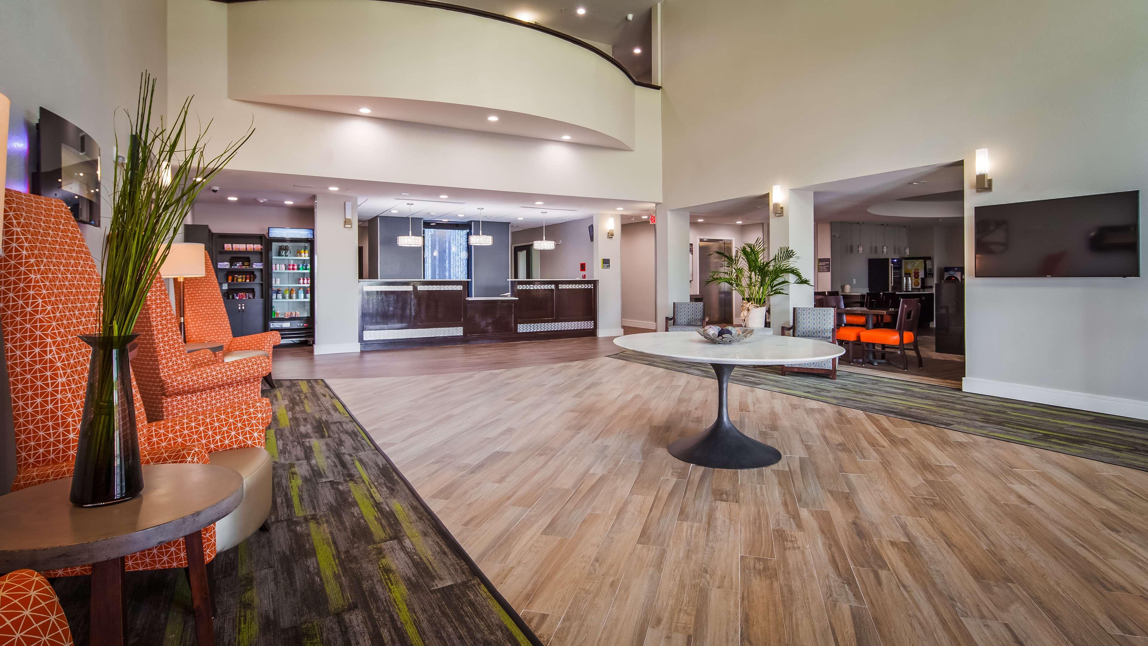 Best Western Plus Bay City Inn & Suites Ngoại thất bức ảnh